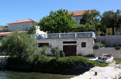Rab Apartment | Two bedroom apartment near beach Barbat (Rab) (A-4975-a)
