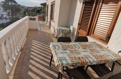 Rab Apartment | Two bedroom apartment near beach Barbat (Rab) (A-4975-a)