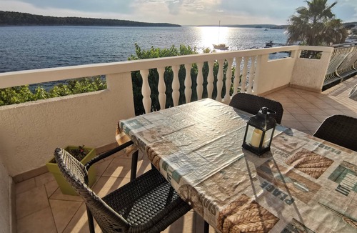 Rab Apartment | Two bedroom apartment near beach Barbat (Rab) (A-4975-a)