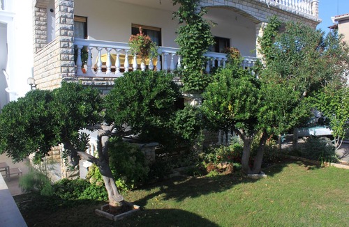 Tkon Apartment | Two bedroom apartment near beach Tkon, Pašman (A-336-a)
