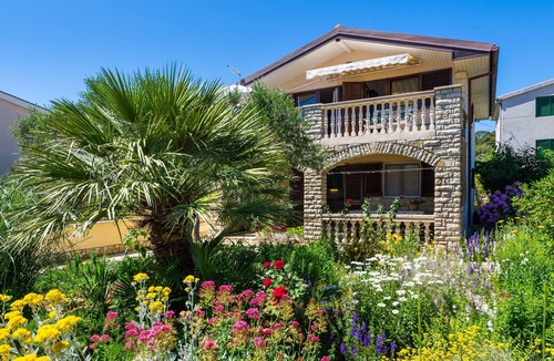 Kraj Apartment | Two bedroom apartment near beach Tkon, Pašman (A-12346-a)