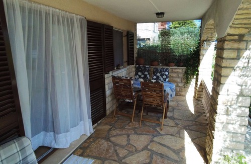 Kraj Apartment | Two bedroom apartment near beach Tkon, Pašman (A-12346-a)