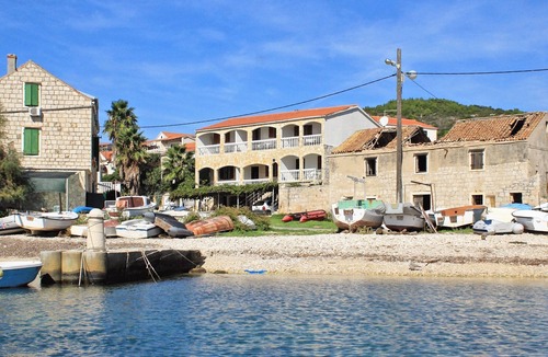 Rukavac Apartment | Two bedroom apartment near beach Rukavac, Vis (A-1154-c)