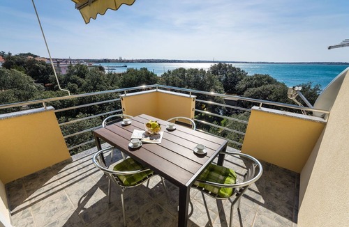 Vrsi Apartment | Two bedroom apartment near beach Vrsi - Mulo, Zadar (A-5951-f)