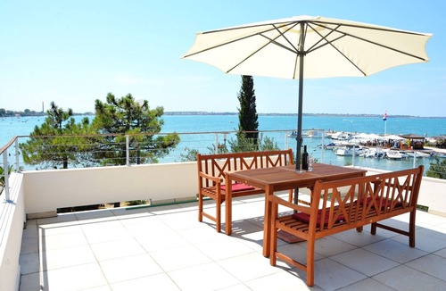 Vrsi Apartment | Two bedroom apartment near beach Vrsi - Mulo, Zadar (A-12519-b)