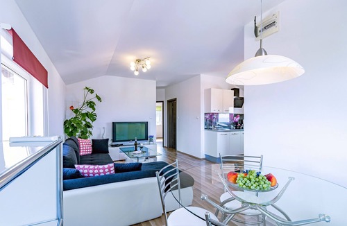 Bilice Apartment | Two bedroom apartment with balcony and sea view Bilice, Krka (A-13545-a)