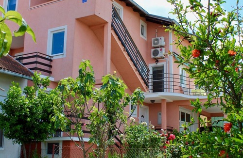 Bilice Apartment | Two bedroom apartment with balcony and sea view Bilice, Krka (A-13545-a)