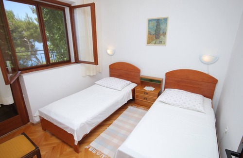 Bratus Apartment | Two bedroom apartment with terrace and sea view Bratuš, Makarska (A-2627-c)