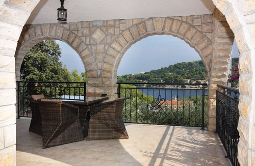 Rogac Apartment | Two bedroom apartment with terrace and sea view Rogač (Šolta) (A-5183-a)
