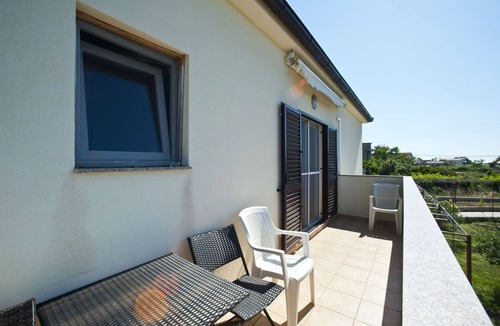 Gornje Selo Apartment | Two bedroom apartment with balcony Gornje selo, Šolta (A-15545-a)