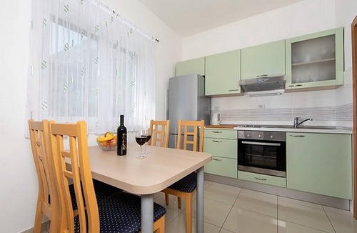 Igrane Apartment | Two bedroom apartment with terrace and sea view Igrane (Makarska) (A-17292-c)