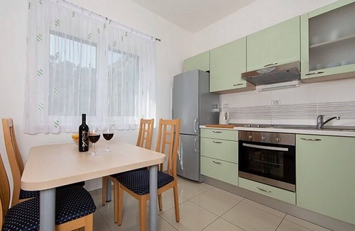 Igrane Apartment | Two bedroom apartment with terrace and sea view Igrane (Makarska) (A-17292-c)