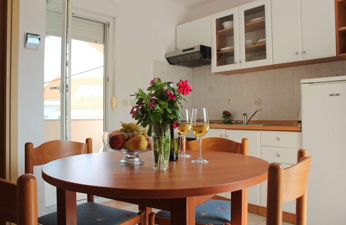 Lukoran Apartment | Two bedroom apartment with terrace and sea view Lukoran, Ugljan (A-836-a)