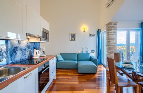 Susica Apartment | Two bedroom apartment with terrace and sea view Murter (A-16655-d)