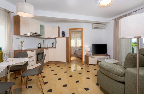 Njivice Apartment | Two bedroom apartment with terrace and sea view Njivice, Krk (A-5295-b)