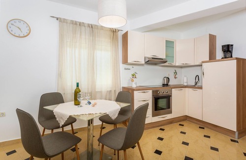 Njivice Apartment | Two bedroom apartment with terrace and sea view Njivice, Krk (A-5295-b)