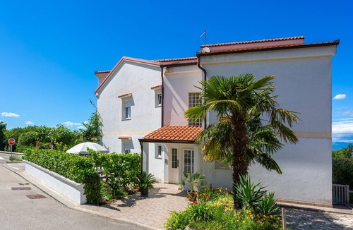 Njivice Apartment | Two bedroom apartment with terrace and sea view Njivice, Krk (A-5295-b)