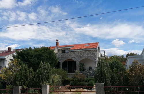 Njivice Apartment | Two bedroom apartment with terrace Njivice, Krk (A-5320-a)