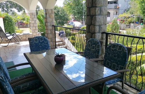 Njivice Apartment | Two bedroom apartment with terrace Njivice, Krk (A-5320-a)