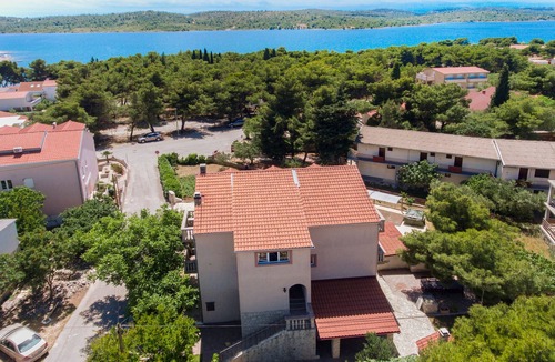 Pirovac Apartment | Two bedroom apartment with terrace Pirovac, Šibenik (A-6280-a)