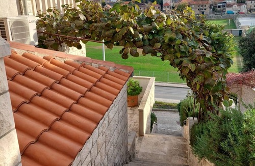 Postira Apartment | Two bedroom apartment with terrace Postira, Brač (A-700-b)