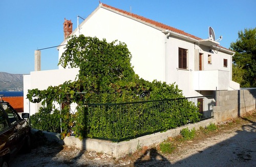 Postira Apartment | Two bedroom apartment with terrace and sea view Postira, Brač (A-2919-b)