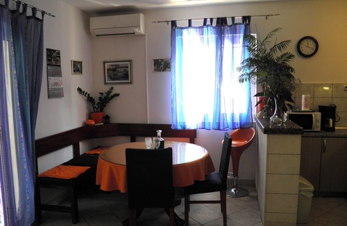 Mirce Apartment | Two bedroom apartment with terrace Mirca, Brač (A-2838-b)