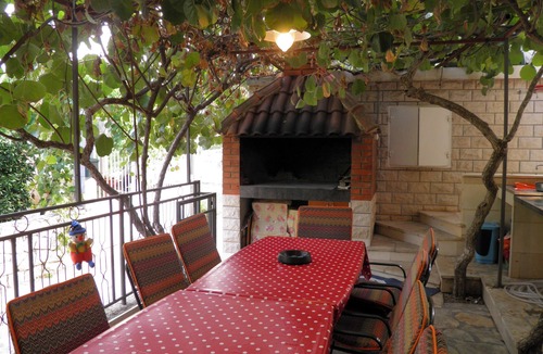 Mirce Apartment | Two bedroom apartment with terrace Mirca, Brač (A-2838-b)