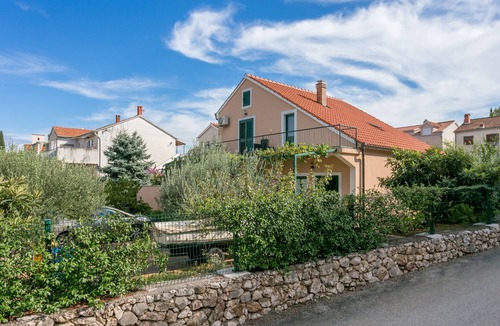 Mirce Apartment | Two bedroom apartment with terrace and sea view Mirca, Brač (A-2854-a)