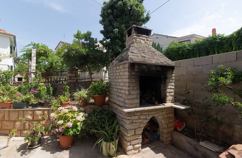 Supetar Apartment | Two bedroom apartment with terrace Supetar, Brač (A-11278-a)