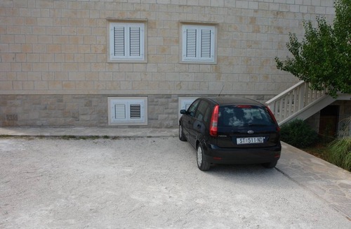 Supetar Apartment | Two bedroom apartment with terrace Supetar, Brač (A-13180-c)