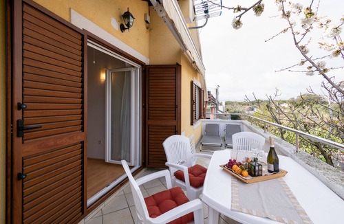 Ugljan Apartment | Two bedroom apartment with terrace Ugljan (A-19234-a)