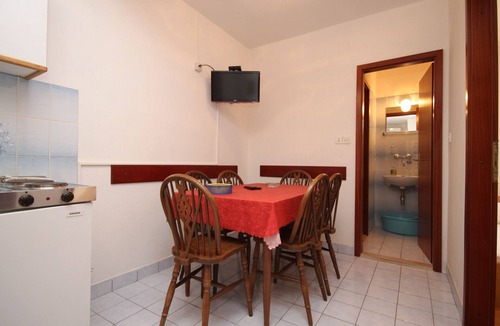 Vrboska Apartment | Two bedroom apartment with balcony Vrboska, Hvar (A-8748-a)