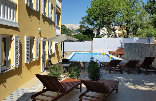 Baska Apartment | Two bedroom apartment with terrace Baška, Krk (A-18733-e)
