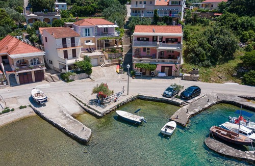 Blato Apartment | Two bedroom apartment with terrace and sea view Gršćica, Korčula (A-20976-a)