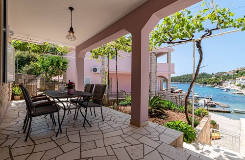 Blato Apartment | Two bedroom apartment with terrace and sea view Gršćica, Korčula (A-20976-a)