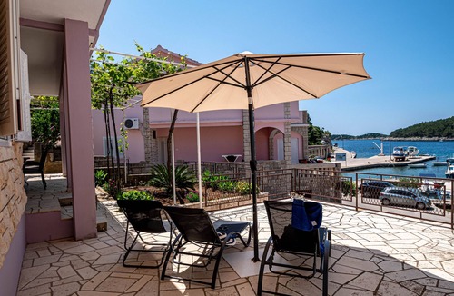 Blato Apartment | Two bedroom apartment with terrace and sea view Gršćica, Korčula (A-20976-a)