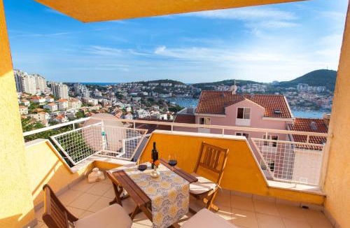 Gruz Apartment | Two Bedroom Apartment with Sea View & Balcony