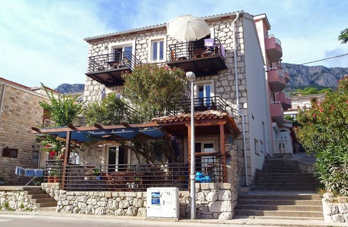 Gradac Apartment | Two bedroom apartment with balcony and sea view Gradac, Makarska (A-6661-a)