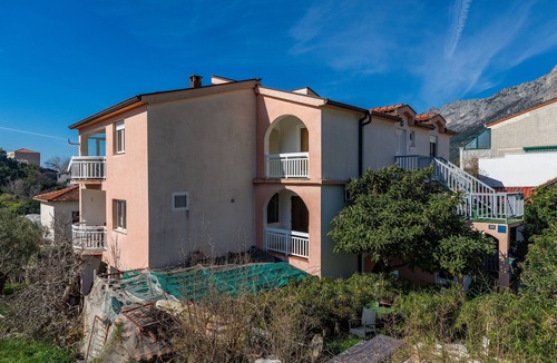 Gradac Apartment | Two bedroom apartment with balcony and sea view Gradac, Makarska (A-6820-b)