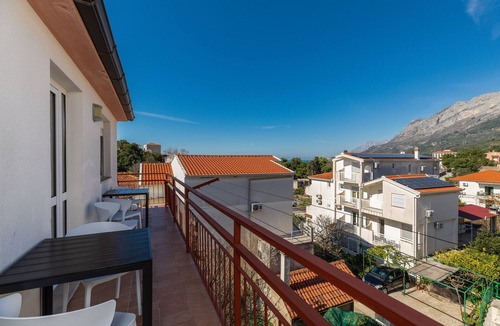 Gradac Apartment | Two bedroom apartment with balcony and sea view Gradac, Makarska (A-6820-b)