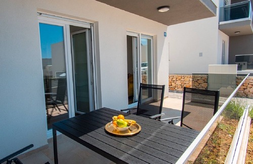 Simuni Apartment | Two bedroom apartment with balcony and sea view Šimuni, Pag (A-19861-a)