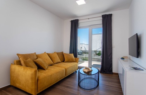 Simuni Apartment | Two bedroom apartment with balcony and sea view Šimuni, Pag (A-19861-a)
