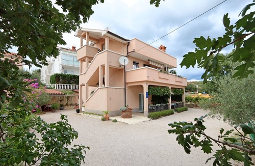Kornic Apartment | Two bedroom apartment with terrace Kornić (Krk) (A-415-b)
