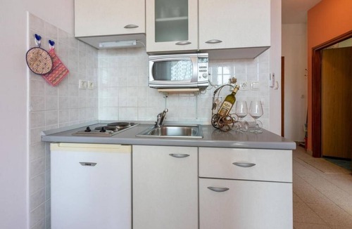 Lopar Apartment | Two bedroom apartment with terrace Lopar, Rab (A-18388-a)