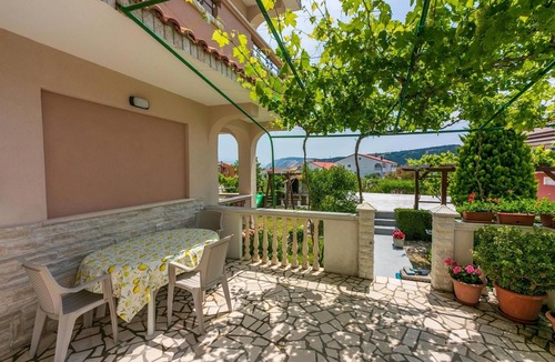 Lopar Apartment | Two bedroom apartment with terrace Lopar, Rab (A-18388-a)