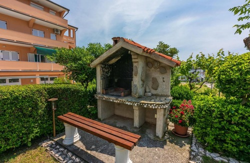 Lopar Apartment | Two bedroom apartment with terrace Lopar, Rab (A-18388-a)