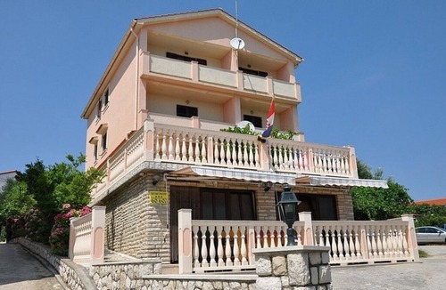 Lopar Apartment | Two bedroom apartment with balcony and sea view Lopar, Rab (A-23747-b)