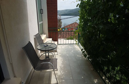 Marina Apartment | Two bedroom apartment with terrace and sea view Marina, Trogir (A-14191-a)