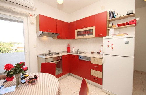 Susica Apartment | Two bedroom apartment with balcony and sea view Murter (A-6397-b)